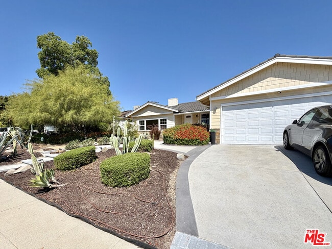 Building Photo - 6127 Lockhurst Dr