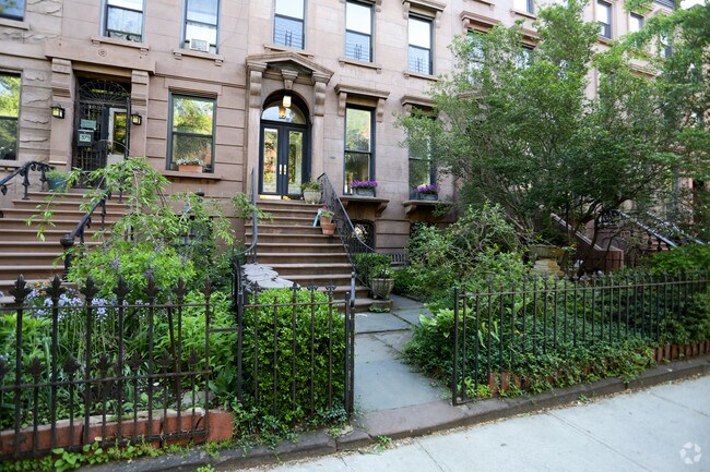 Building Photo - 375 Union St