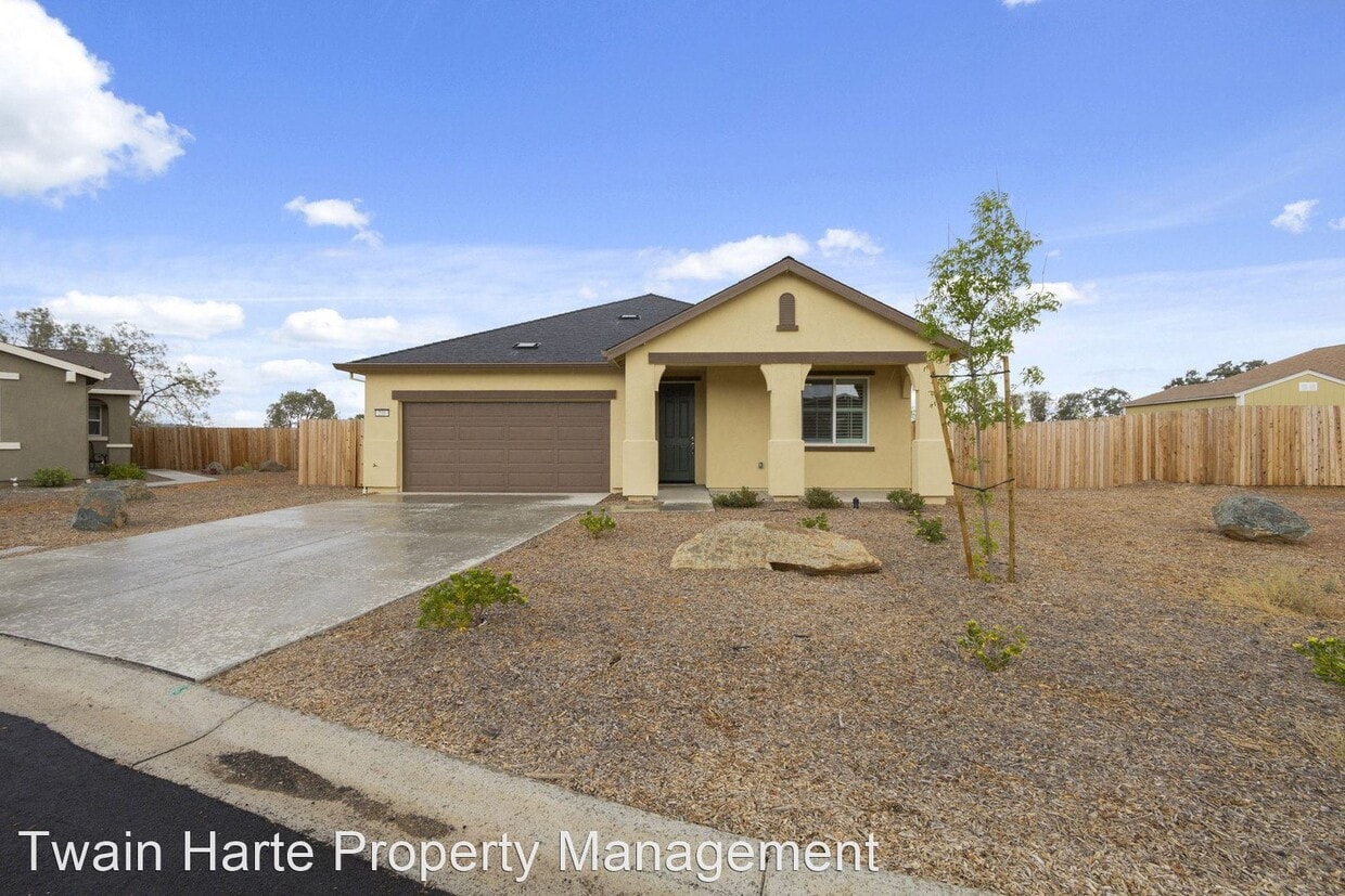 3 br, 2 bath House 216 Raccoon Hollow Loop House Rental in