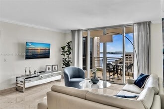 Building Photo - 848 Brickell Key Dr