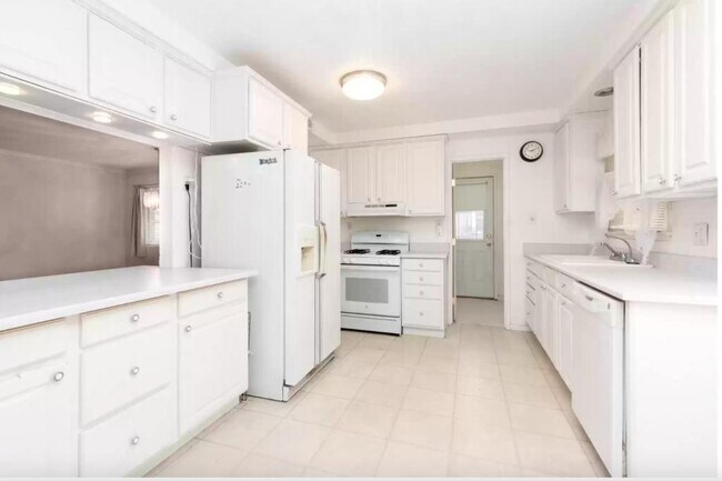 Foto del edificio - 45523 Lostwood Ave