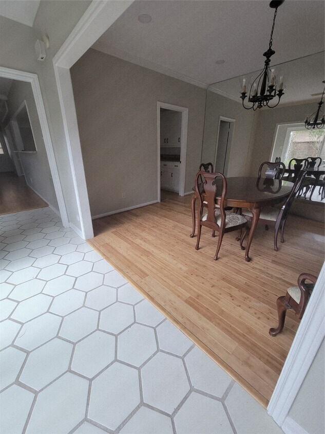 Building Photo - 627 Chadbourne Ct