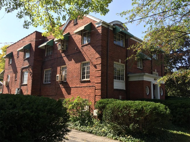 Building Photo - 2255 Sherwood Ave