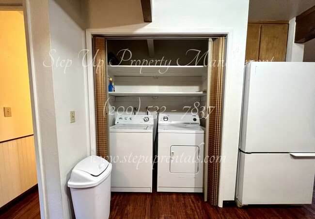 Building Photo - Cozy All Electric, 2 Bedroom, 2 Full Bathr...