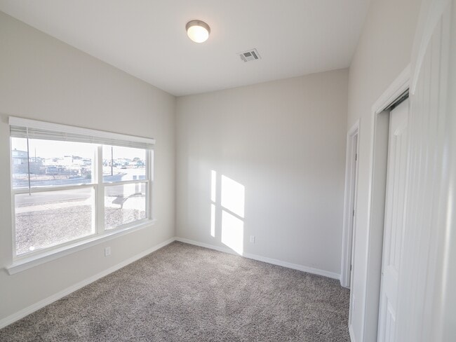 Building Photo - 917 Ada Ln