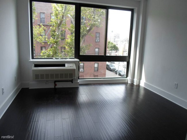 Foto del edificio - 3053 Crescent St
