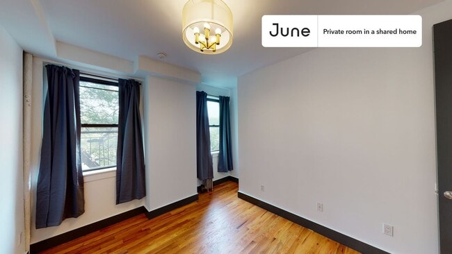 Building Photo - Private bedroom in 5 bed/2 bath Home