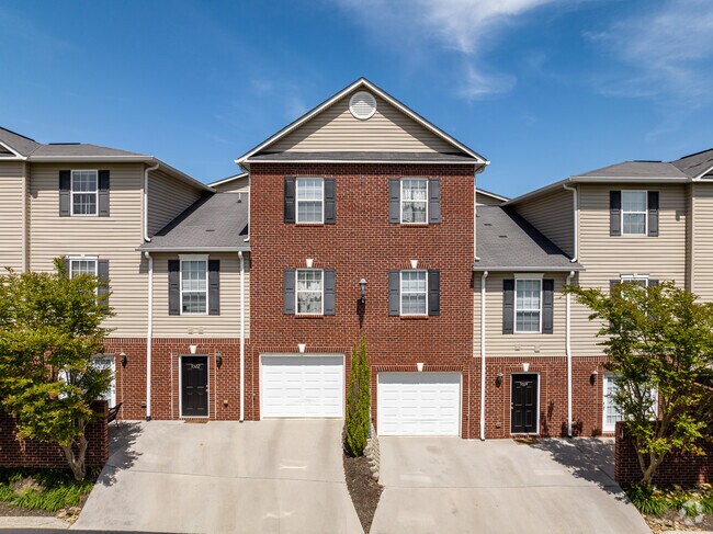 Attached 1 and 2 car garages available - The Villas of Emerald Woods