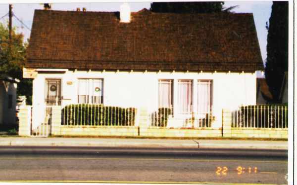Building Photo - 254 W 9th St