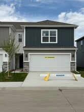 Building Photo - 17021 Persimmon Ln