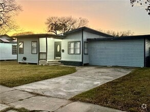 Building Photo - 706 Pennington Dr