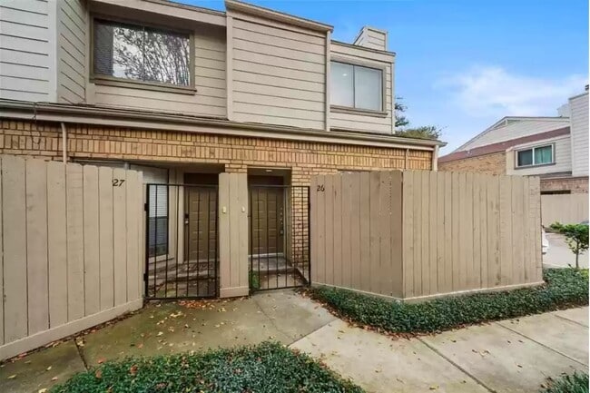 Building Photo - 1829 Augusta Dr