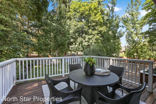 Foto del edificio - 5 br, 4 bath House - 3623 NE Shaver
