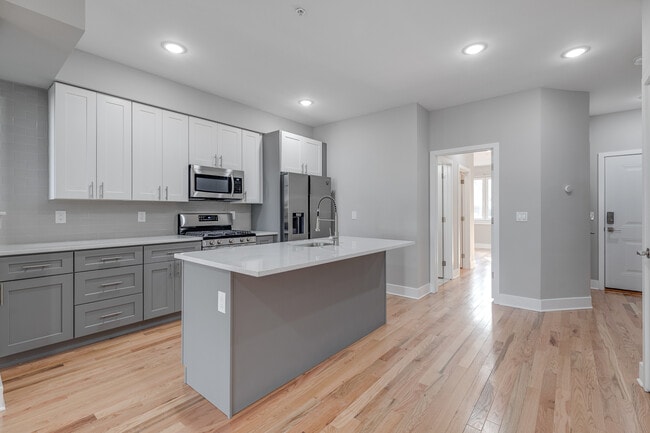 Building Photo - 2115 Master