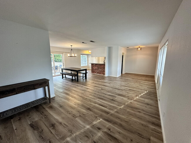 Main living space - 4814 Rollingfield Dr