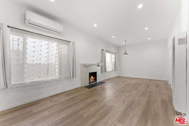 Building Photo - 33 Wavecrest Ave