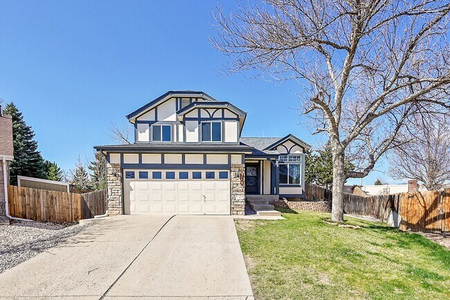 Foto del edificio - 5 bedroom, 4 bath home with 2 car garage