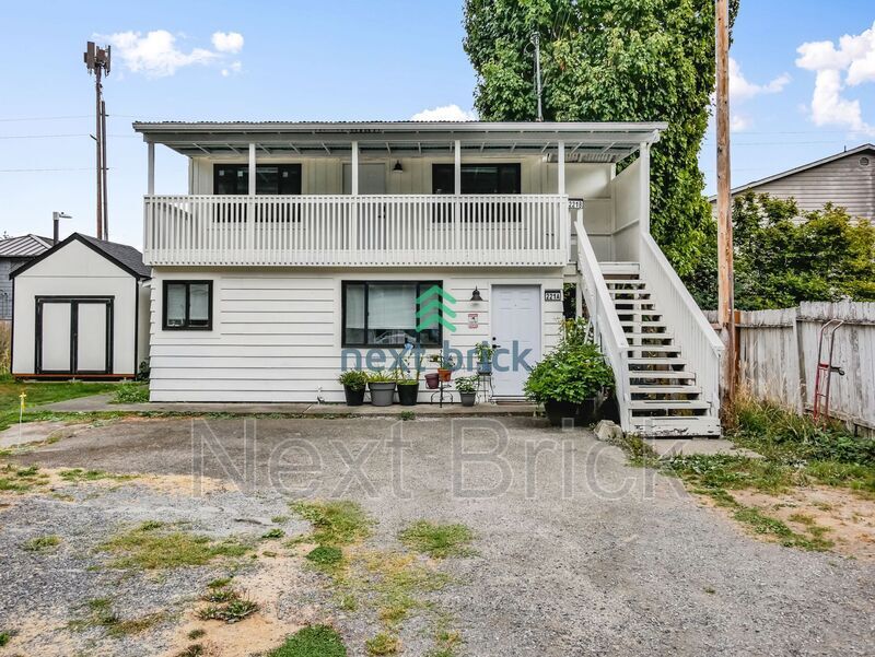 Primary Photo - 221 Cedar Ave