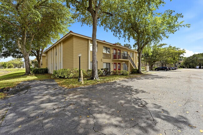 Foto del edificio - 2671 Riverside Dr