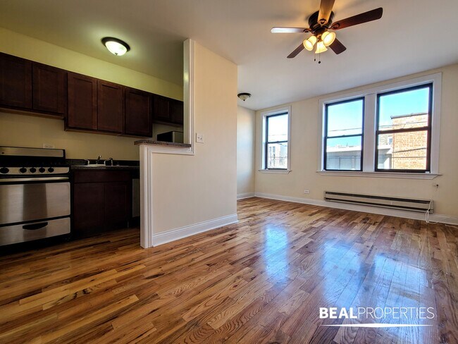 Foto del edificio - 818 W Diversey Pkwy