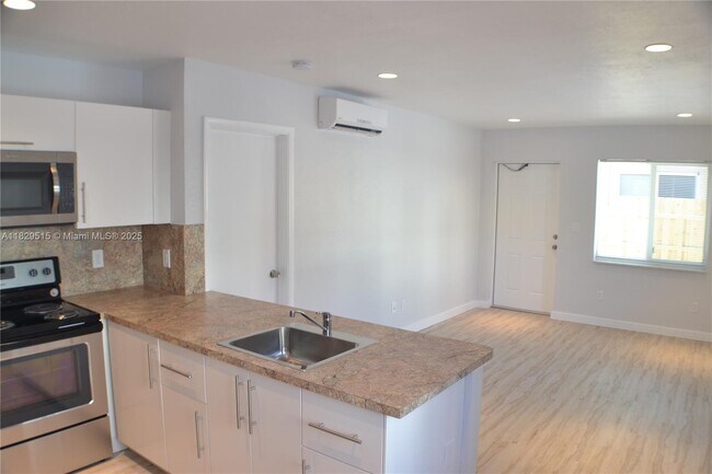 Foto del edificio - 718 SE 13th St