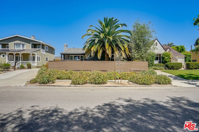 Foto del edificio - 11819 Pacific Ave