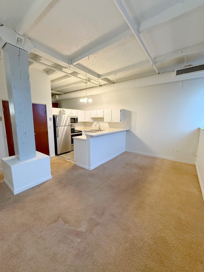 Building Photo - 1133 W 9th St