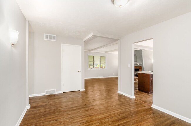 Building Photo - 1635 Penworth Dr