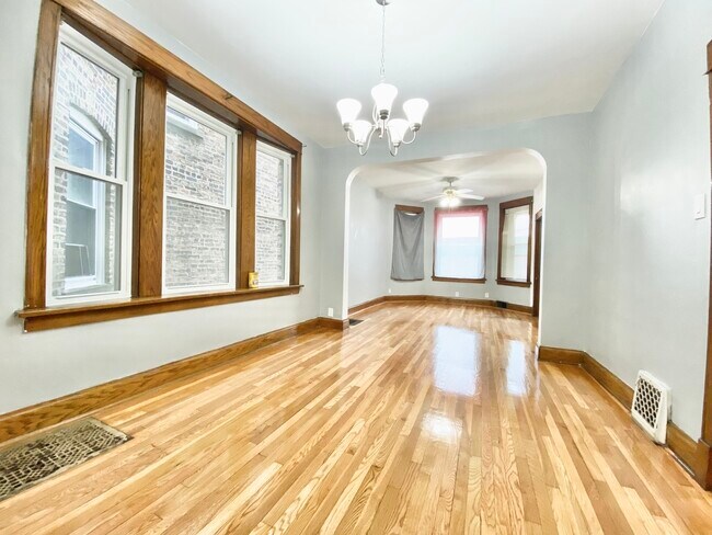 Building Photo - 2221 N Springfield Ave