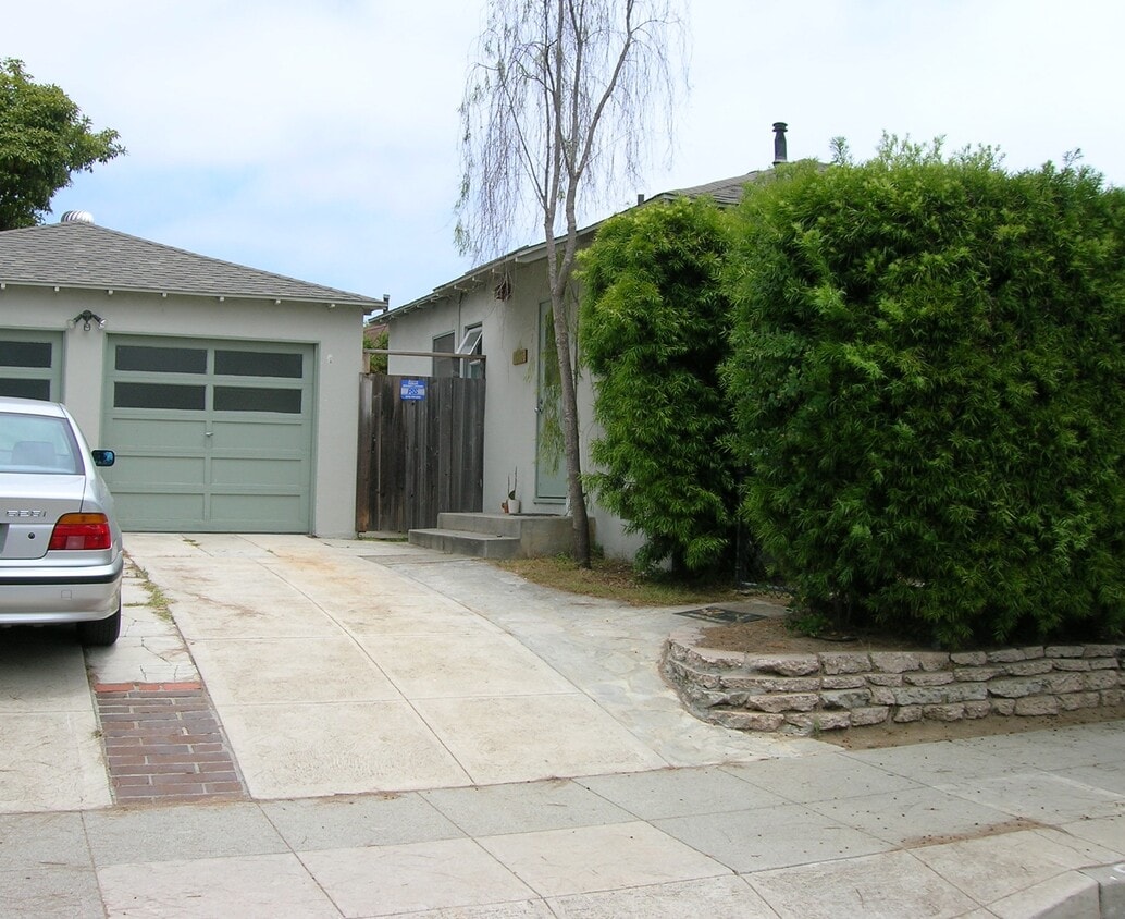 Primary Photo - 2325 10th St.