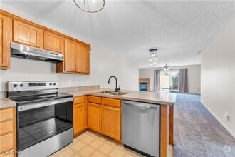 Building Photo - 6435 Forest Park Dr