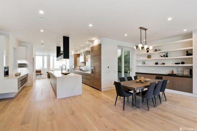 Building Photo - 268 Mallorca Way