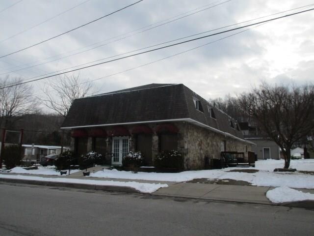 Front View - 318 Main St