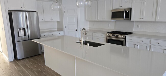 Building Photo - 2682 Highland Ave