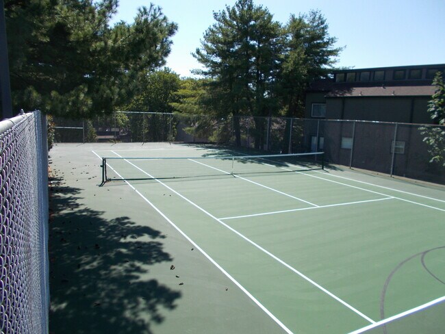 Community tennis court - 213 Summit Ridge Dr