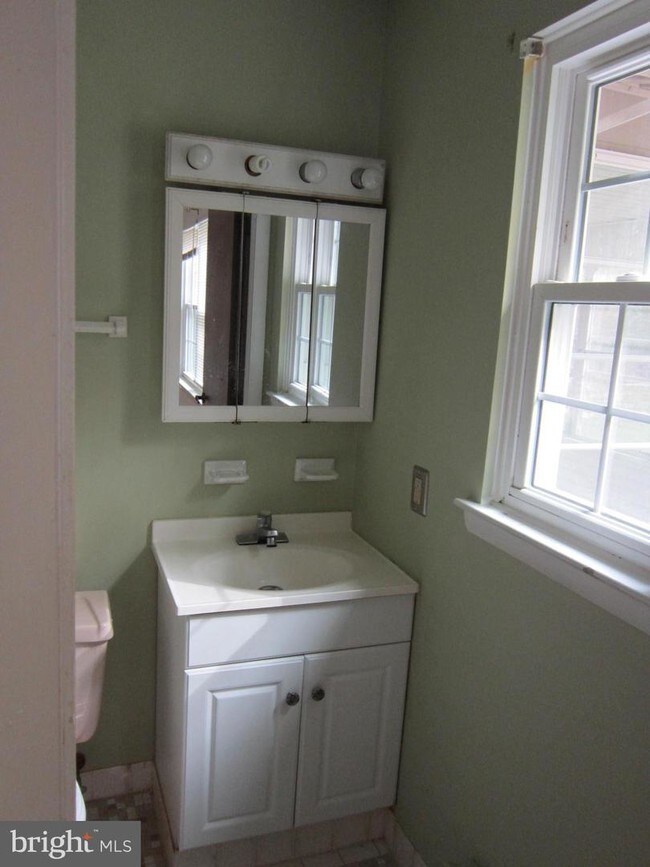 Building Photo - 164 Dorchester Dr