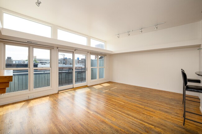 Foto del edificio - 217 E Washington St