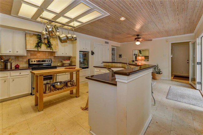 Building Photo - 4840 Twin Valley Dr