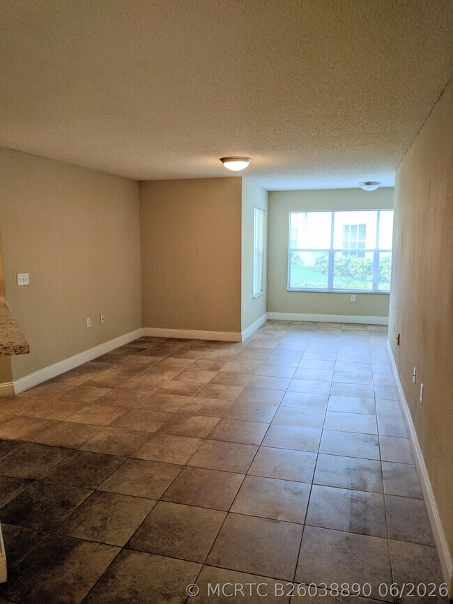 Building Photo - 12840 Vista Isles Dr