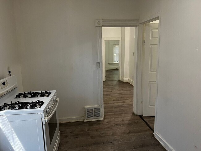 Foto del edificio - 1046 Burr St N