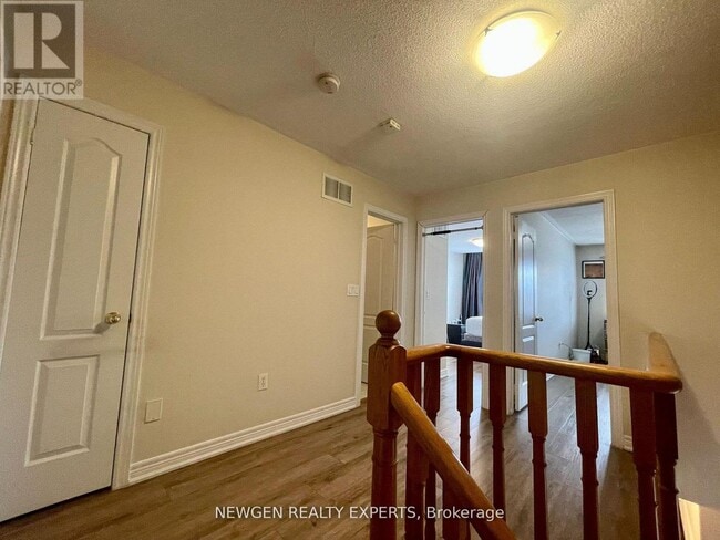 Building Photo - 42 Crystalview Crescent