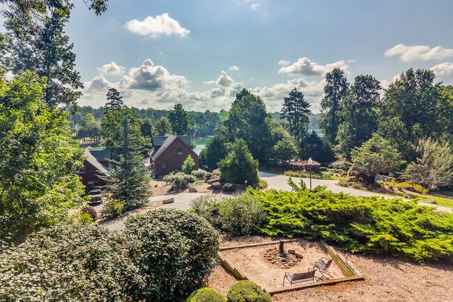 Building Photo - 221 Serenity Bay Dr