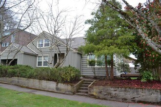 Building Photo - 1261 E 20th Ave