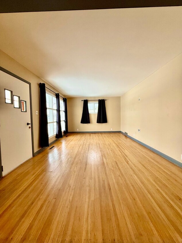 Foto principal - Spacious 3-Bedroom Home for Lease – Prime ...