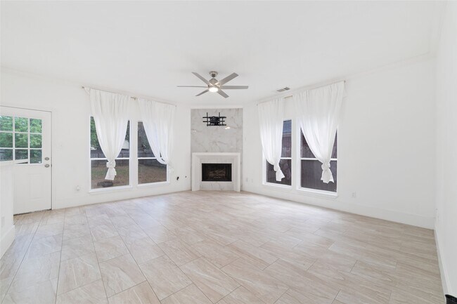 Foto del edificio - 5214 Bay Pines Dr