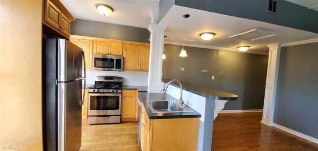 Building Photo - 1 br, 1 bath  - 30 E Grand Ave D