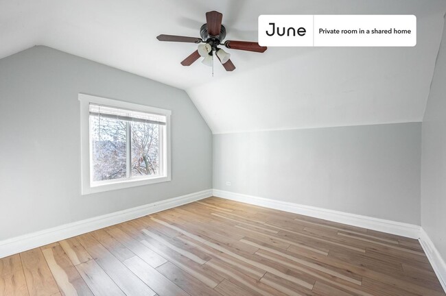 Foto del edificio - Room in Shared 3 bed/2 bath home