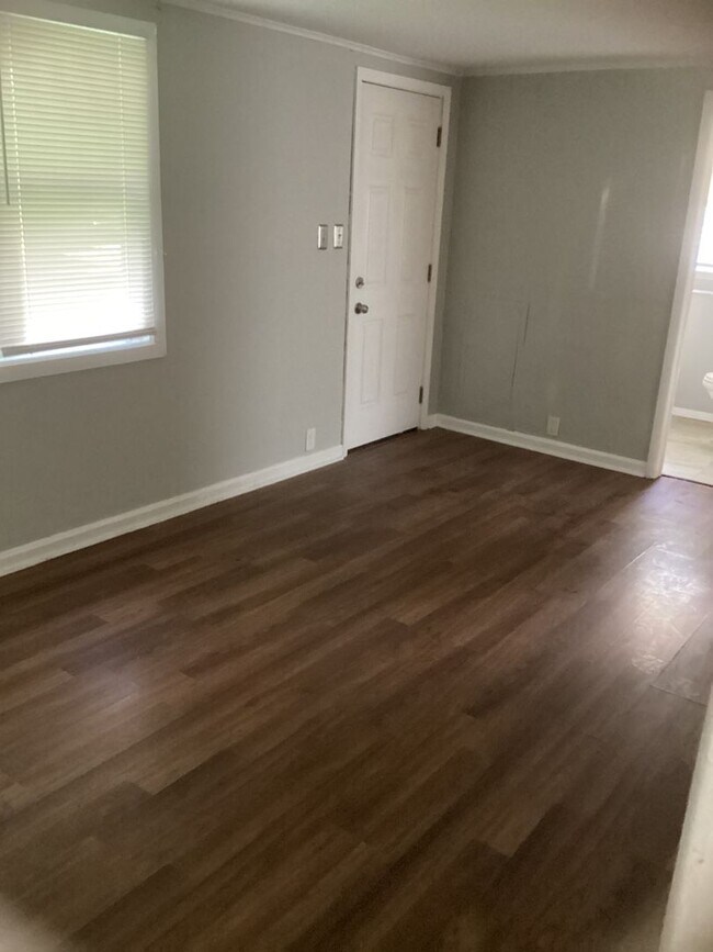 Foto del edificio - 1512-1516 E Andover Avenue