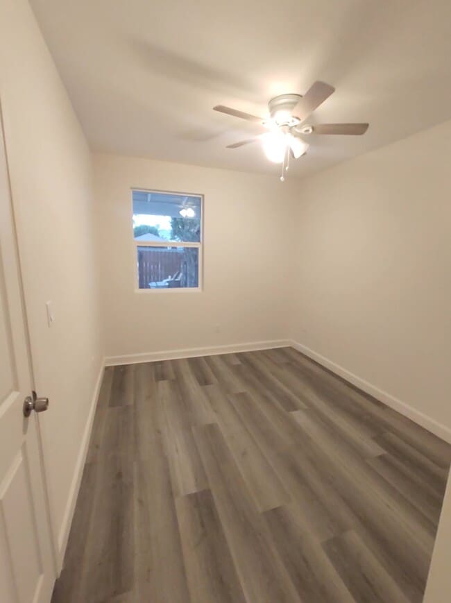 Bedroom - 10636 Louise Ave