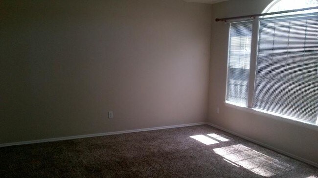 Building Photo - 1450 E Tourmaline St